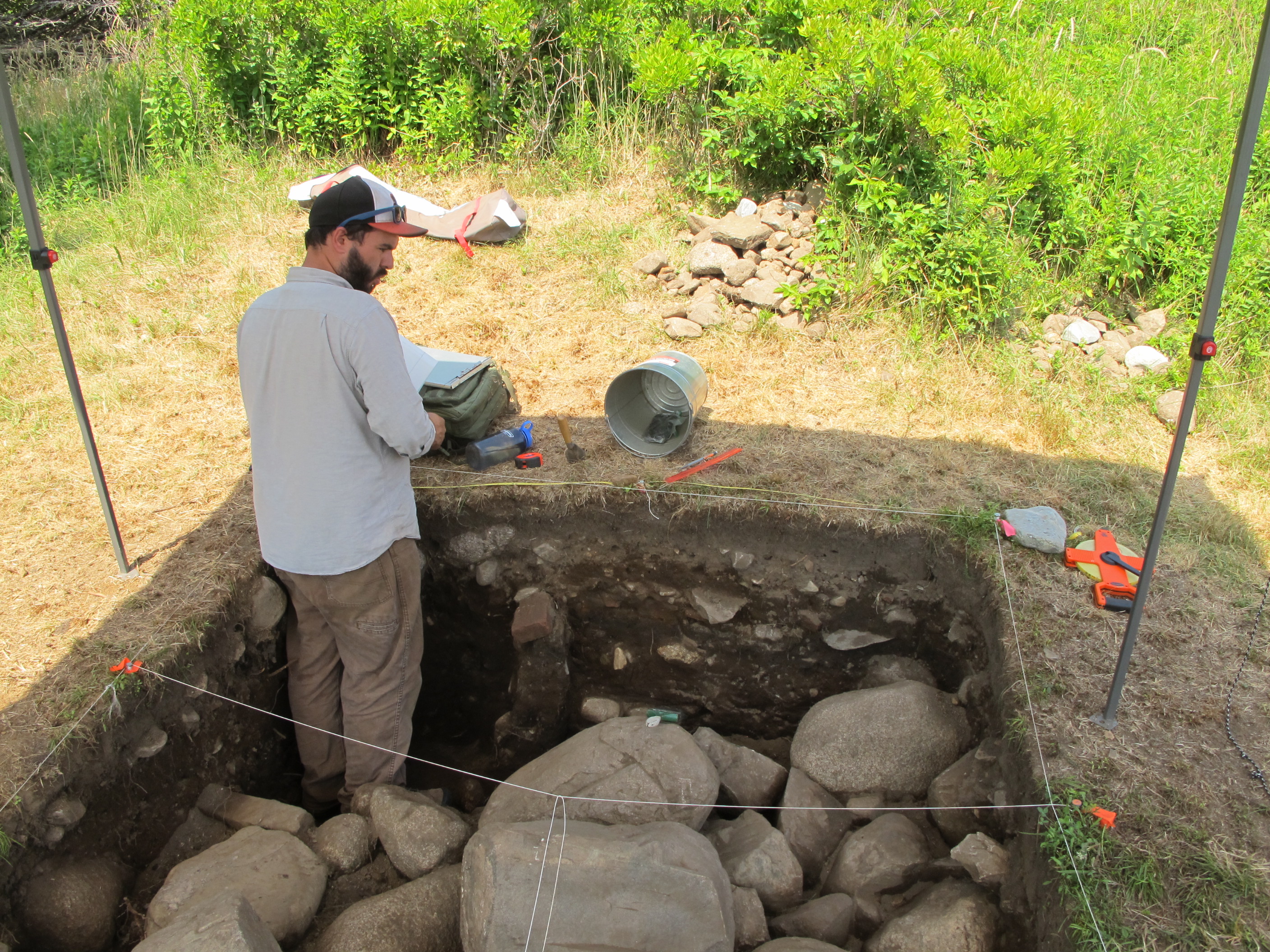 Its our last week on site so lots of final mapping and recording. John prepares a soil profile drawing at Operation H.