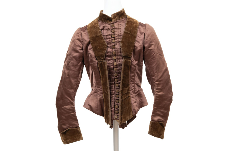 dress bodice, closed, front.
