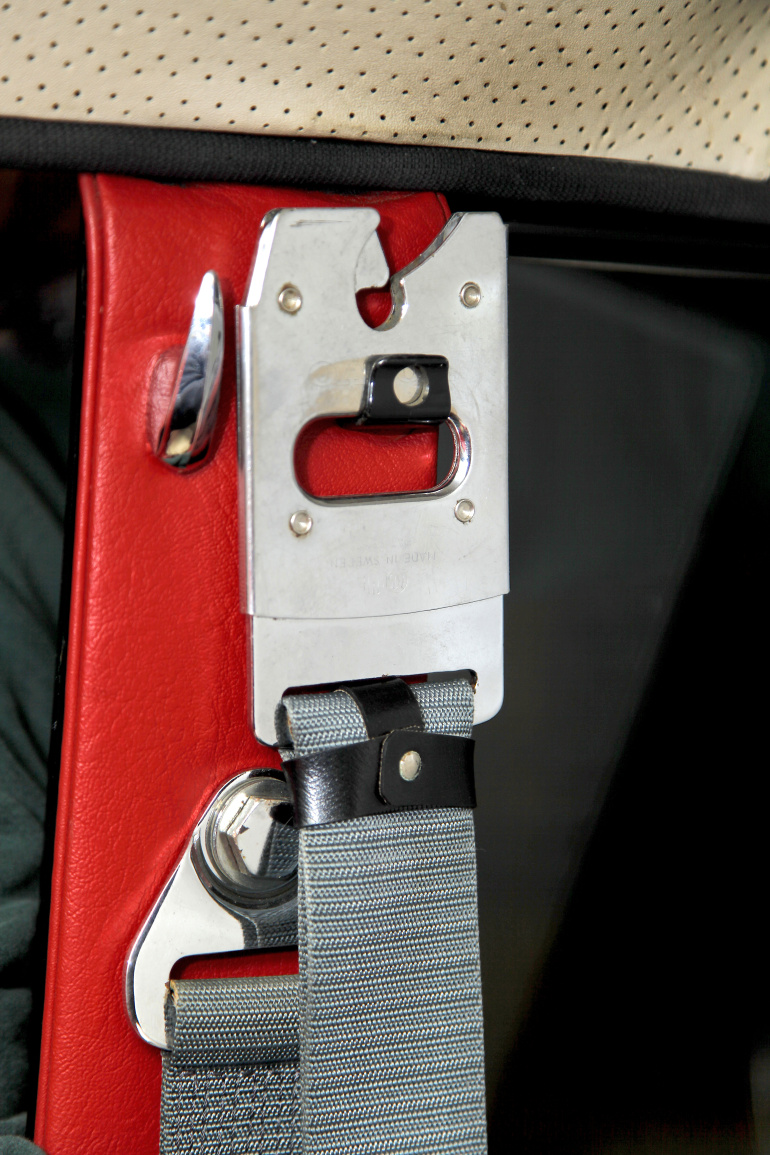 Volvo Canadian seatbelt